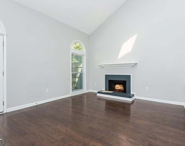 2914 Lenox Road Ne - Photo Thumbnail 13