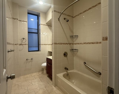 West 151st Street & Broadway - Photo Thumbnail 5