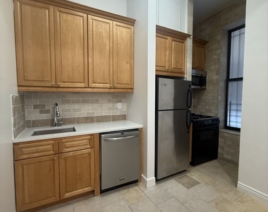 West 151st Street & Broadway - Photo Thumbnail 3