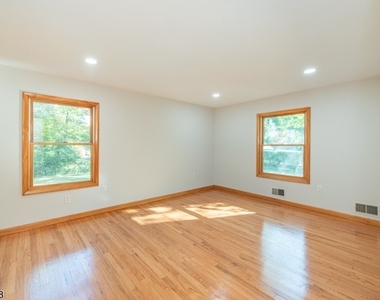 31 Hillside Ave - Photo Thumbnail 19
