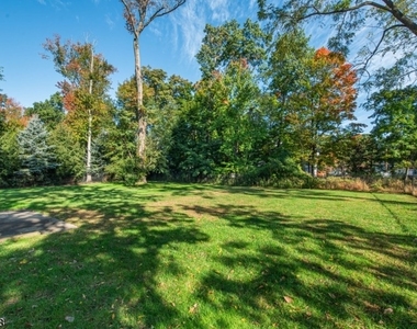 31 Hillside Ave - Photo Thumbnail 24