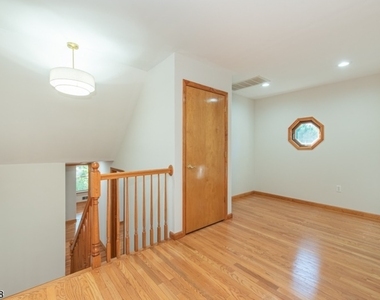 31 Hillside Ave - Photo Thumbnail 15