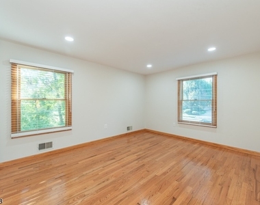 31 Hillside Ave - Photo Thumbnail 18