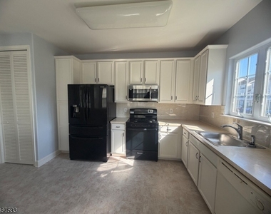 428 Lenape Ln - Photo Thumbnail 5