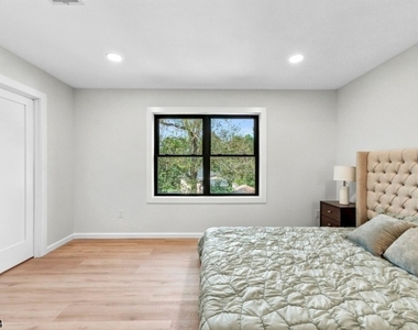 139 Main St - Photo Thumbnail 23