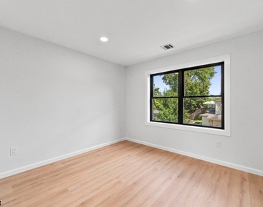 139 Main St - Photo Thumbnail 28