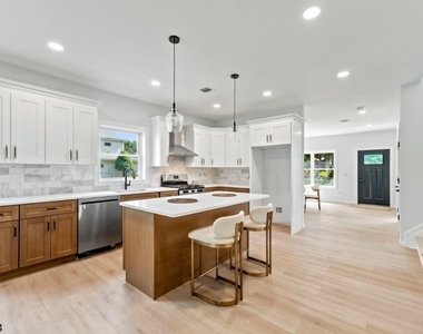 139 Main St - Photo Thumbnail 6