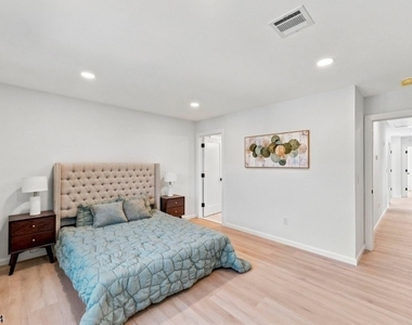 139 Main St - Photo Thumbnail 21