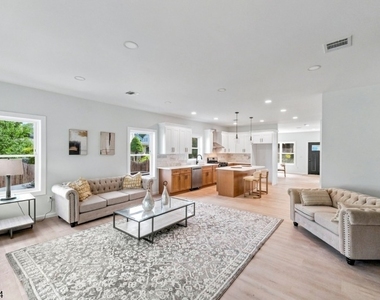 139 Main St - Photo Thumbnail 16