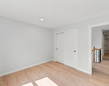 139 Main St - Photo Thumbnail 19