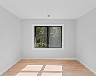 139 Main St - Photo Thumbnail 25