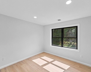 139 Main St - Photo Thumbnail 24