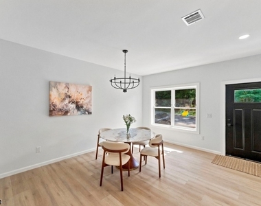 139 Main St - Photo Thumbnail 9