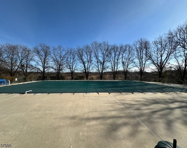 646 Honeybrook Cir - Photo Thumbnail 37
