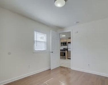 443 Downer St - Photo Thumbnail 9