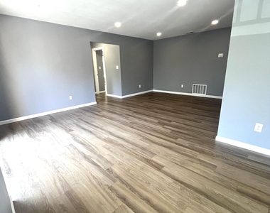 42 Diane Drive - Photo Thumbnail 7