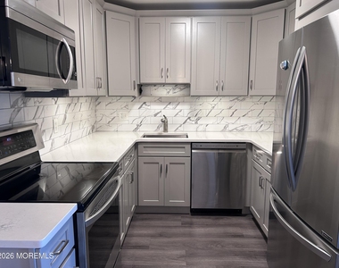 330 Shore Drive - Photo Thumbnail 5