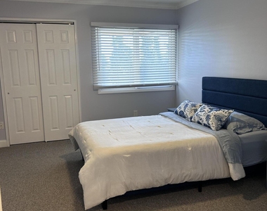 330 Shore Drive - Photo Thumbnail 10