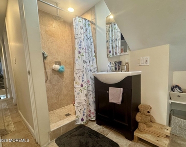 196 Milton Avenue - Photo Thumbnail 12