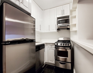West 16 Street - Photo Thumbnail 4