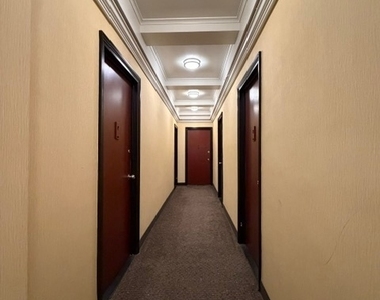 West 16 Street - Photo Thumbnail 7