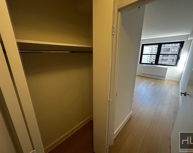 East 39th Street - Photo Thumbnail 6