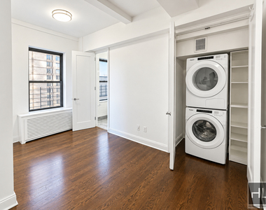 West 55 Street - Photo Thumbnail 4