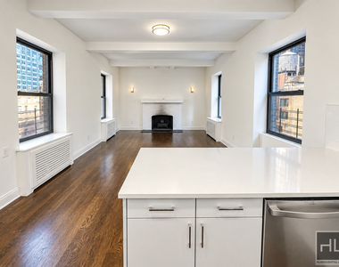 West 55 Street - Photo Thumbnail 1