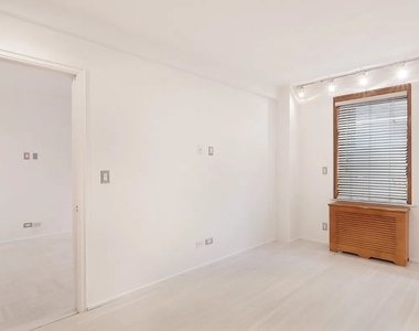 West 58th Street - Photo Thumbnail 5