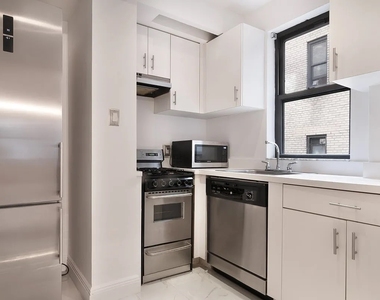 West 58th Street - Photo Thumbnail 2