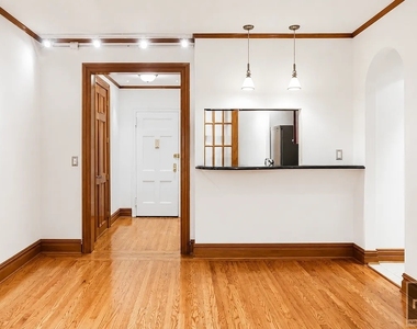 West 58 Street - Photo Thumbnail 3