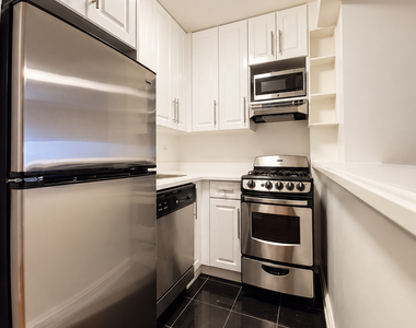 West 16 Street - Photo Thumbnail 4