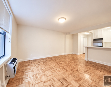 West 16 Street - Photo Thumbnail 3