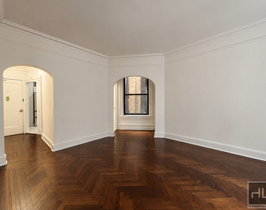 West 72 Street - Photo Thumbnail 3