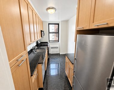 East 79th Street - Photo Thumbnail 3