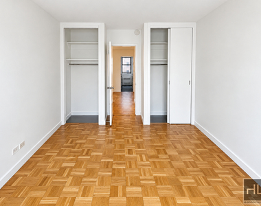 East 79th Street - Photo Thumbnail 6