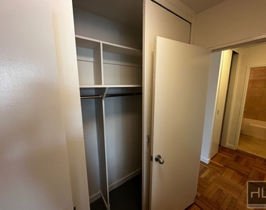 East 79th Street - Photo Thumbnail 12