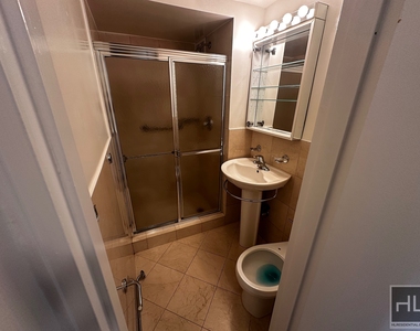 East 79th Street - Photo Thumbnail 11