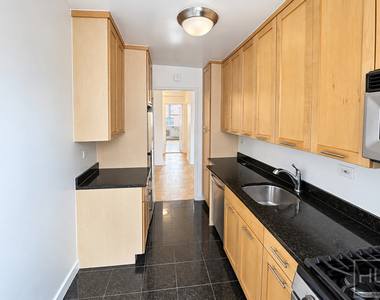 East 79th Street - Photo Thumbnail 4