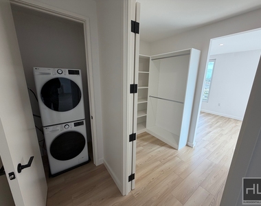 4 Avenue - Photo Thumbnail 12