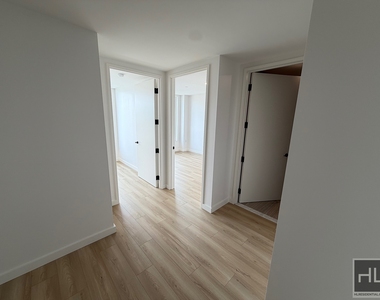 4 Avenue - Photo Thumbnail 1