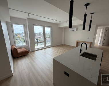 4 Avenue - Photo Thumbnail 3