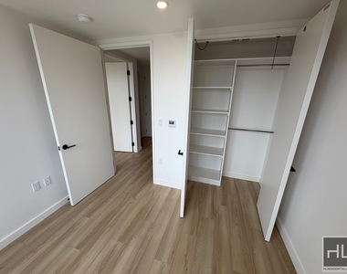 4 Avenue - Photo Thumbnail 8
