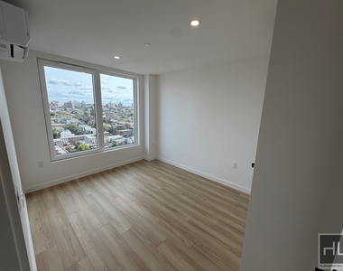 4 Avenue - Photo Thumbnail 6