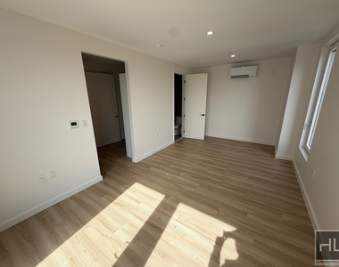 4 Avenue - Photo Thumbnail 18