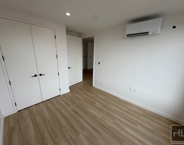 4 Avenue - Photo Thumbnail 7