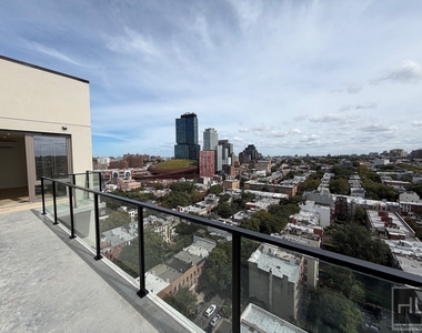 4 Avenue - Photo Thumbnail 20