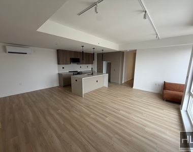 4 Avenue - Photo Thumbnail 4