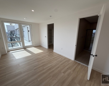 4 Avenue - Photo Thumbnail 16