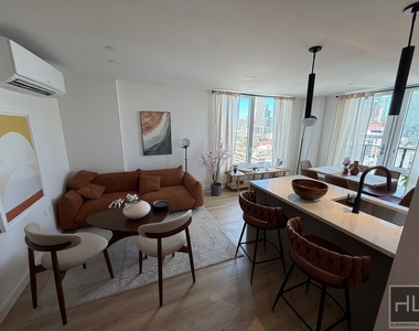 4 Avenue - Photo Thumbnail 3